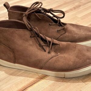 Banana Republic Tan Chukka Boots